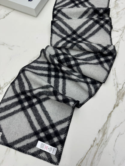 BURBERRY Check Wool Scarf 黑白色
