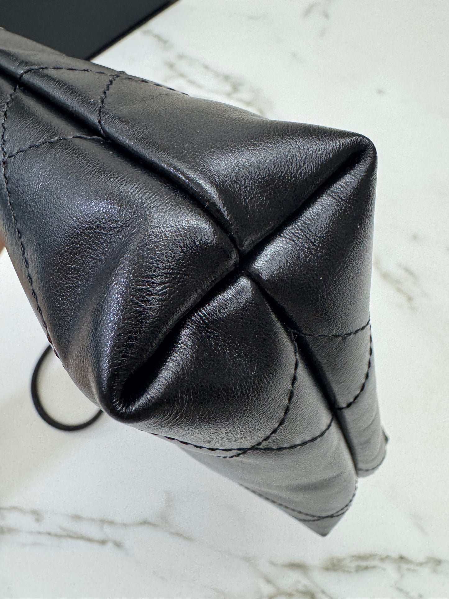 CHANEL Mini 22 Bag 黑銀 【同步最新磁吸扣版】