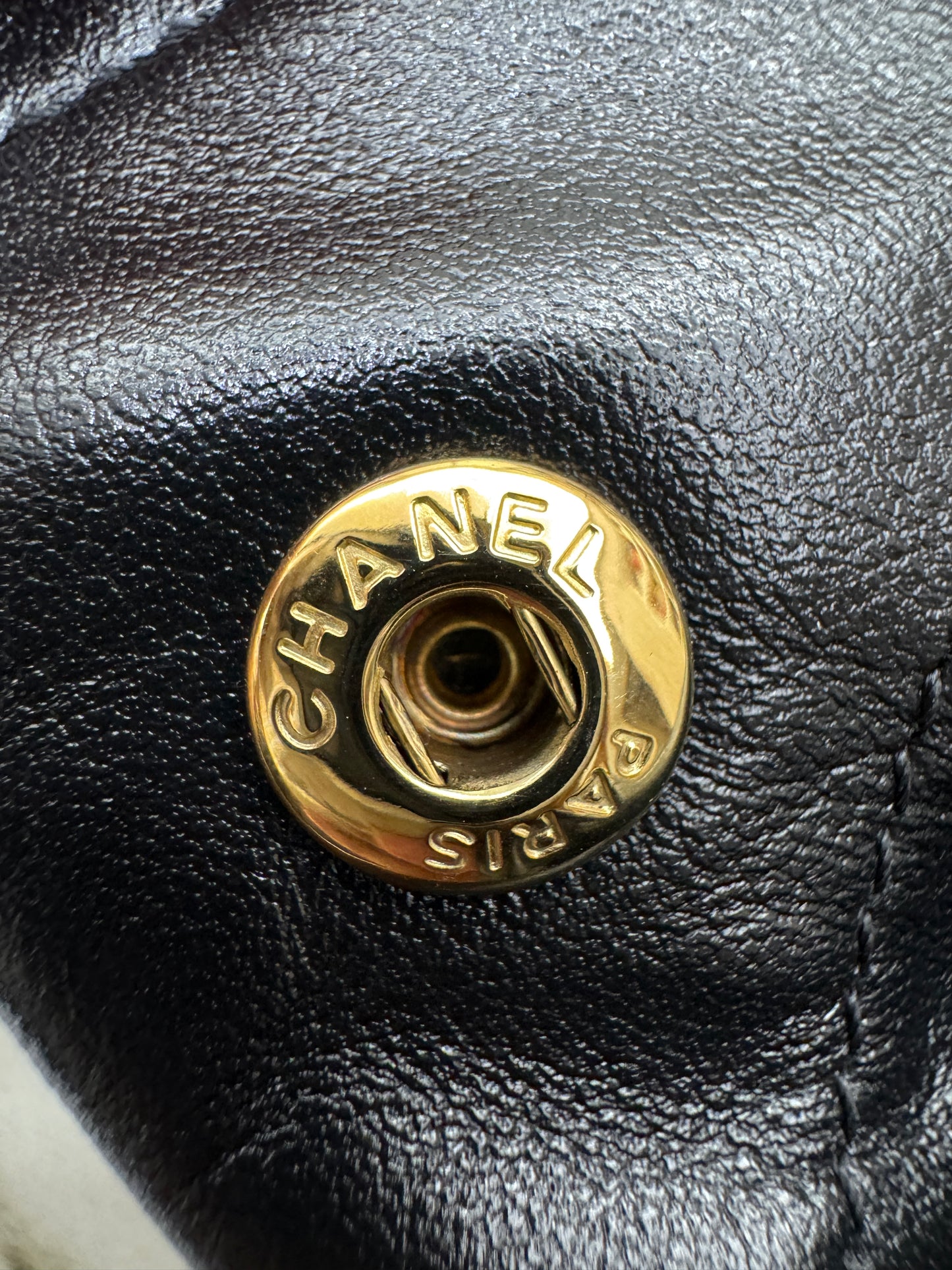 CHANEL 22Bag Medium 黑金
