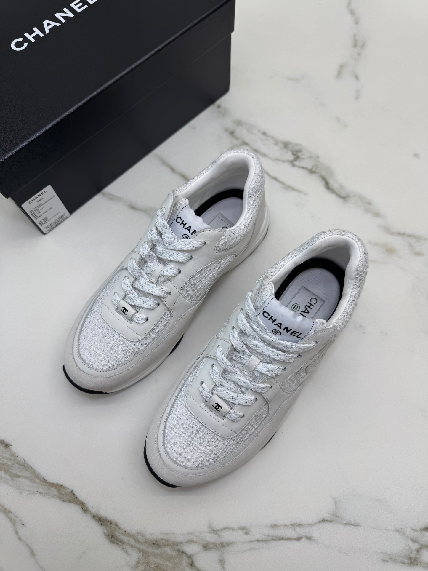 CHANEL 銀白色粗花呢Tweed Sneakers