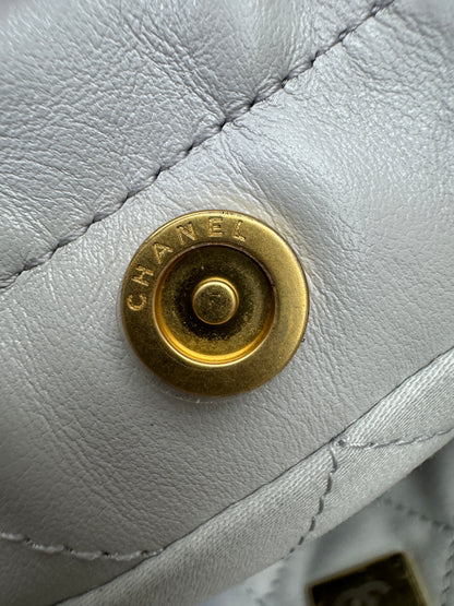 CHANEL Mini 22 Bag 25P淺灰色 新版磁吸扣