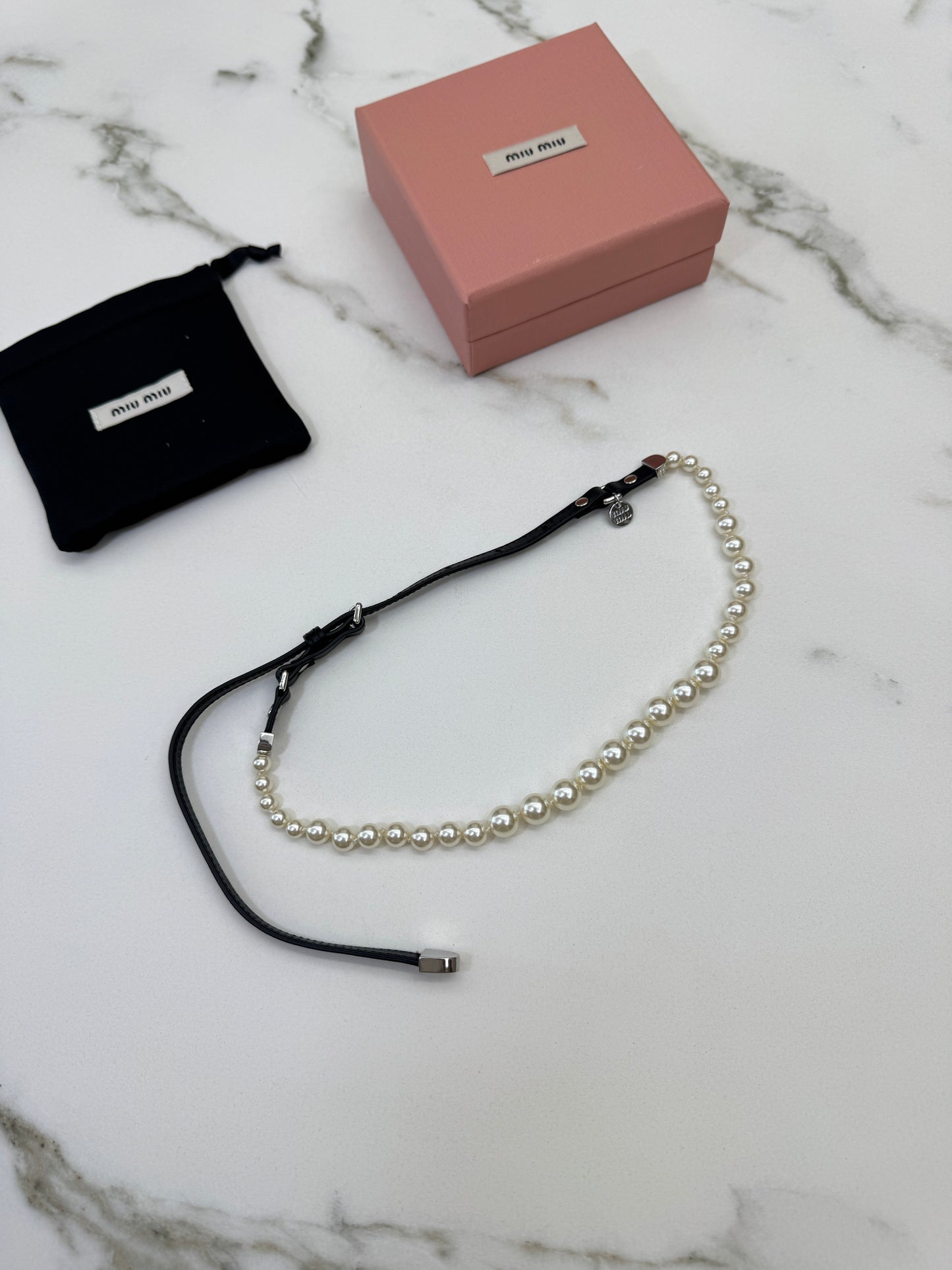MIU MIU 珍珠皮帶項鏈 Choker