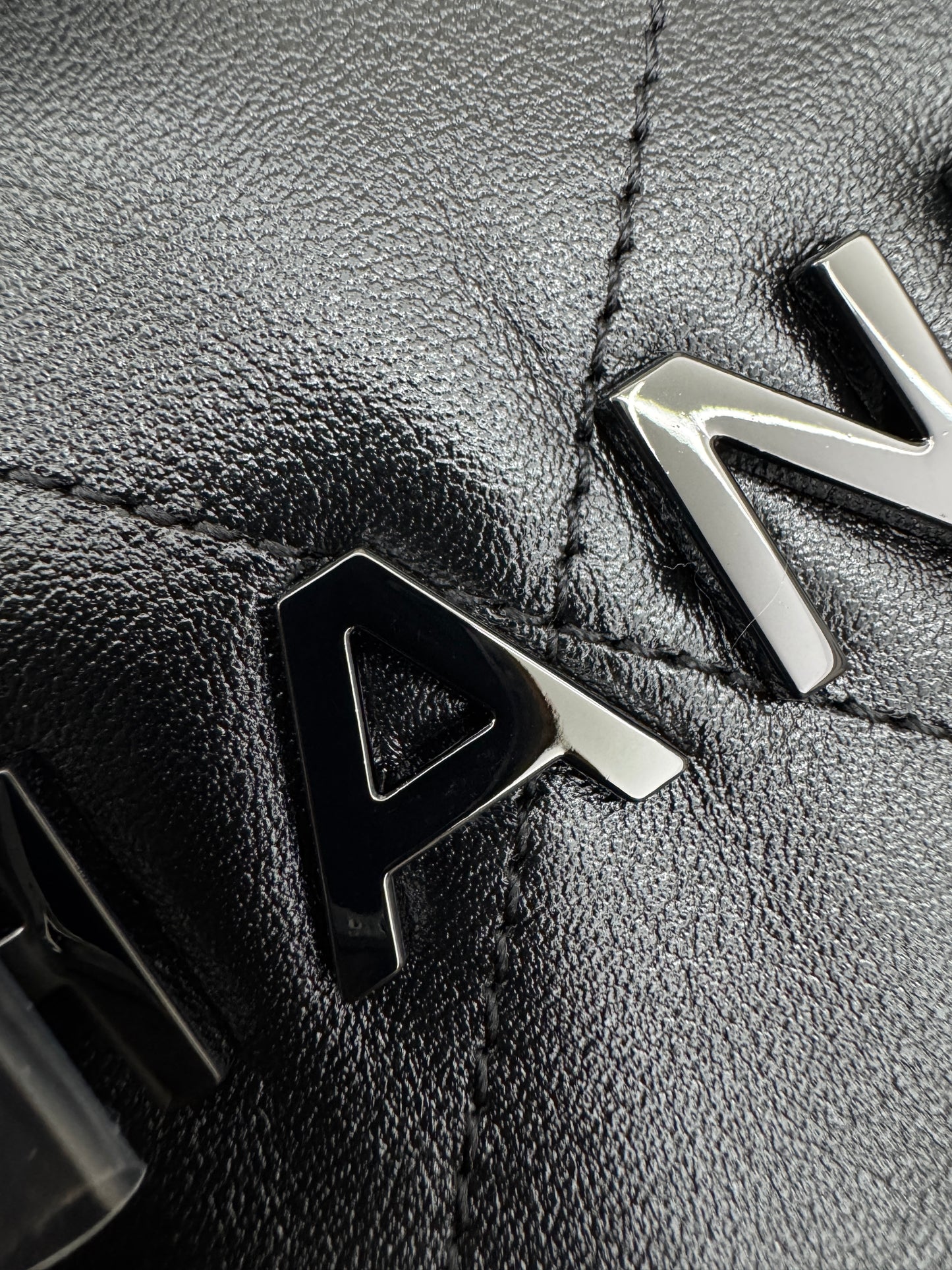 CHANEL 22Bag So Black Small