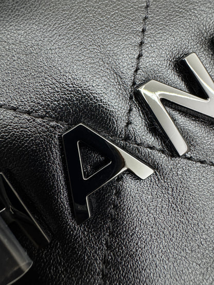 CHANEL 22Bag So Black Small