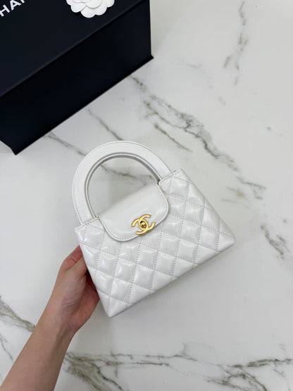 CHANEL Kelly 白色皺紋光面牛皮