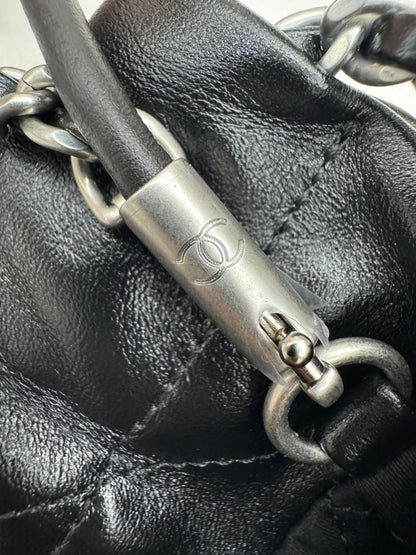 CHANEL Mini 22 Bag 黑銀 【同步最新磁吸扣版】