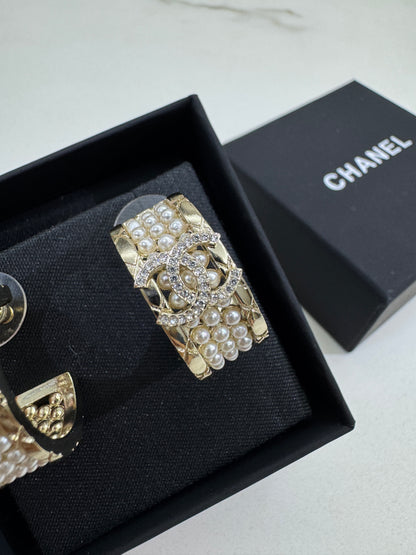 CHANEL 25A 珍珠圈形耳環
