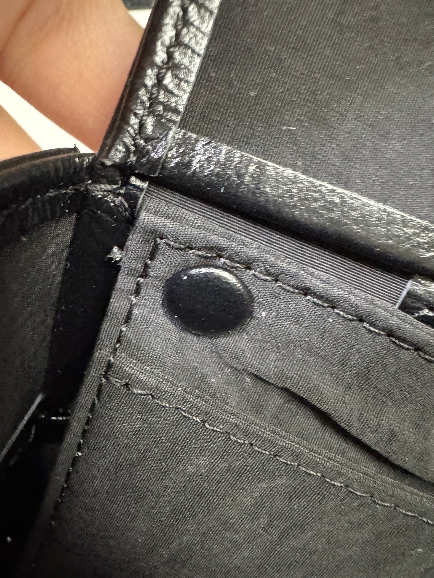 BV 8格油臘皮腰包