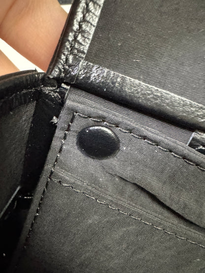 BV 8格油臘皮腰包