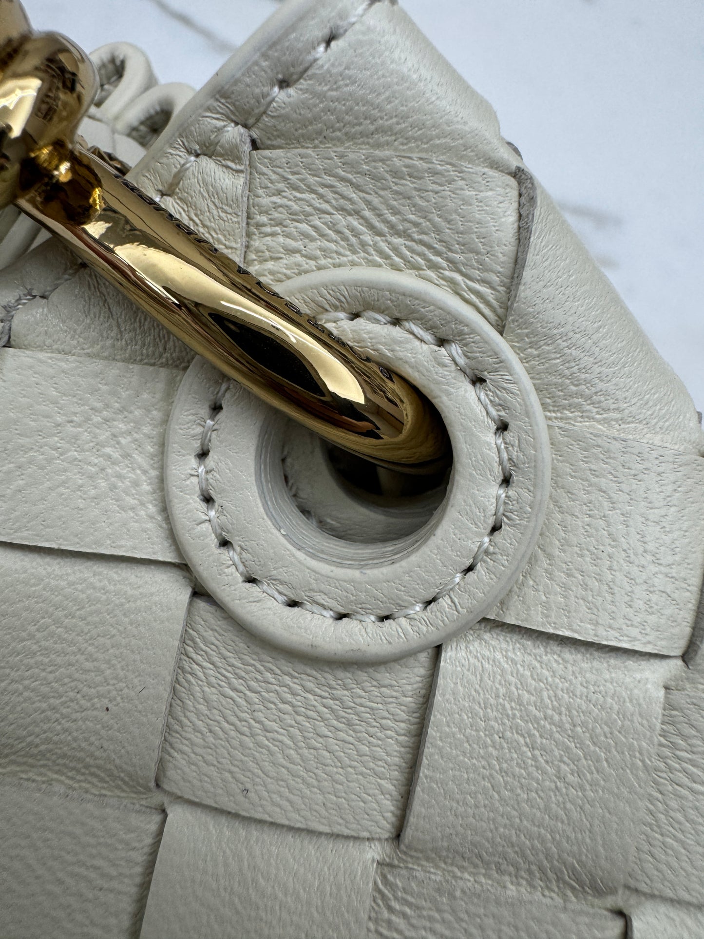 BV Parachute Small 海鹽白 Sea Salt