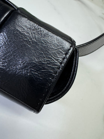 BV 8格油臘皮腰包