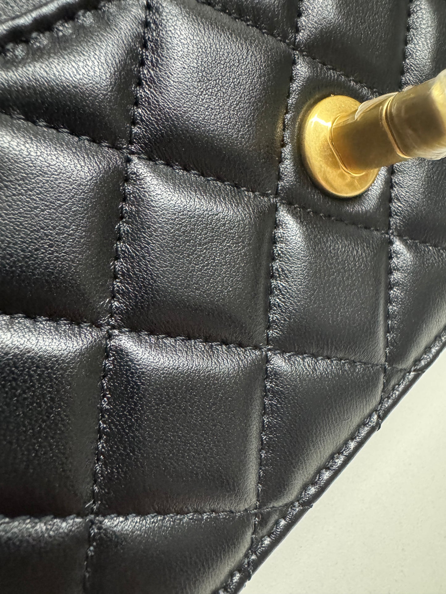 CHANEL woc 24A 琺瑯調節扣 羊皮 黑