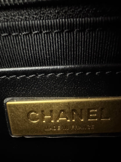 CHANEL 25B 四葉草郵差背包