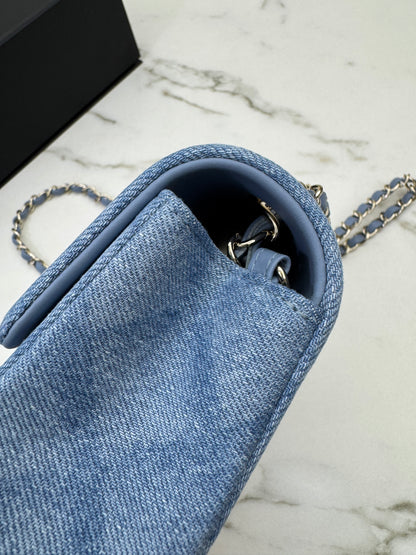 CHANEL 22B 淺藍牛仔 Mini CF20