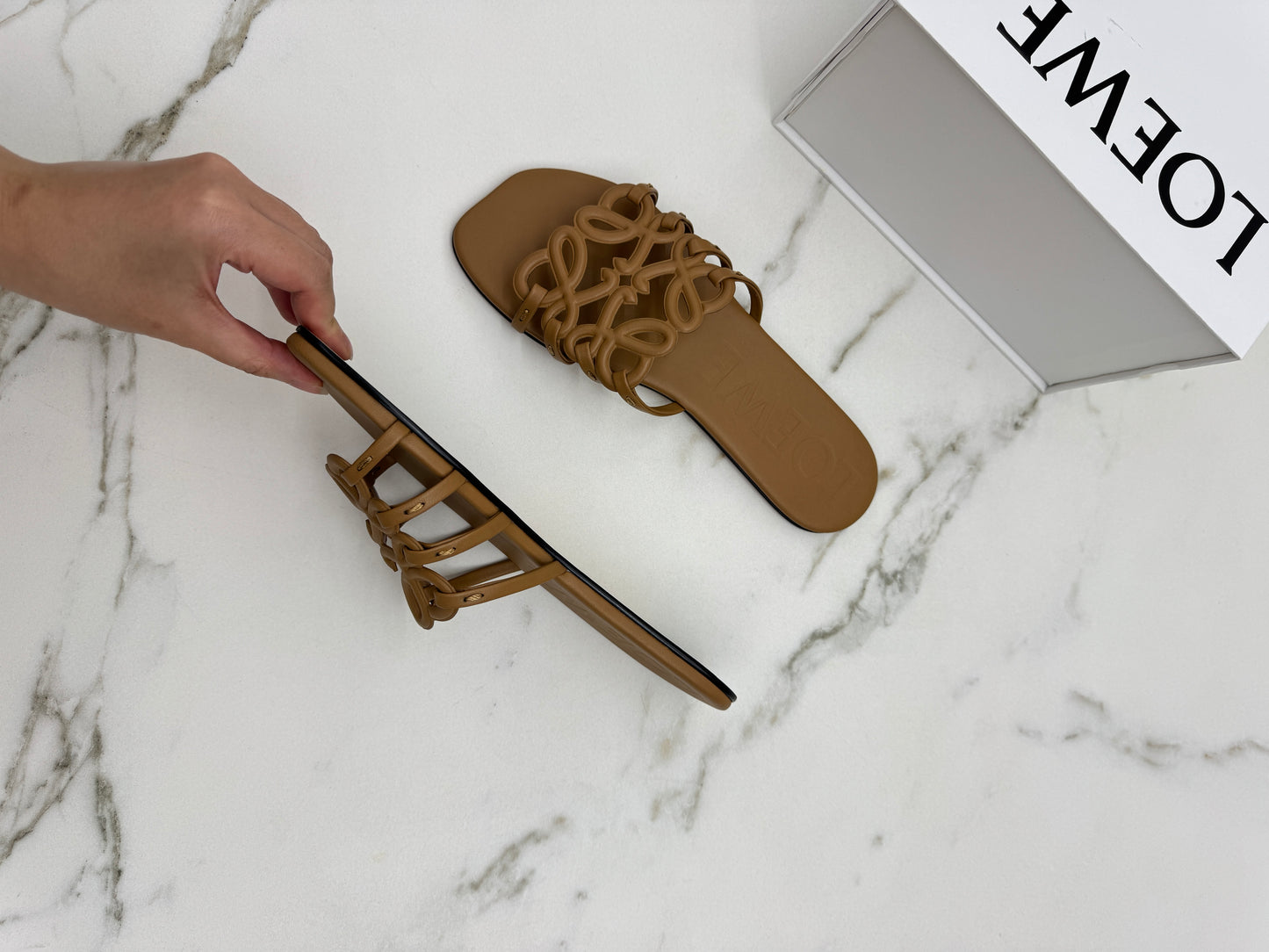 LOEWE Anagram Sandals 卡其棕
