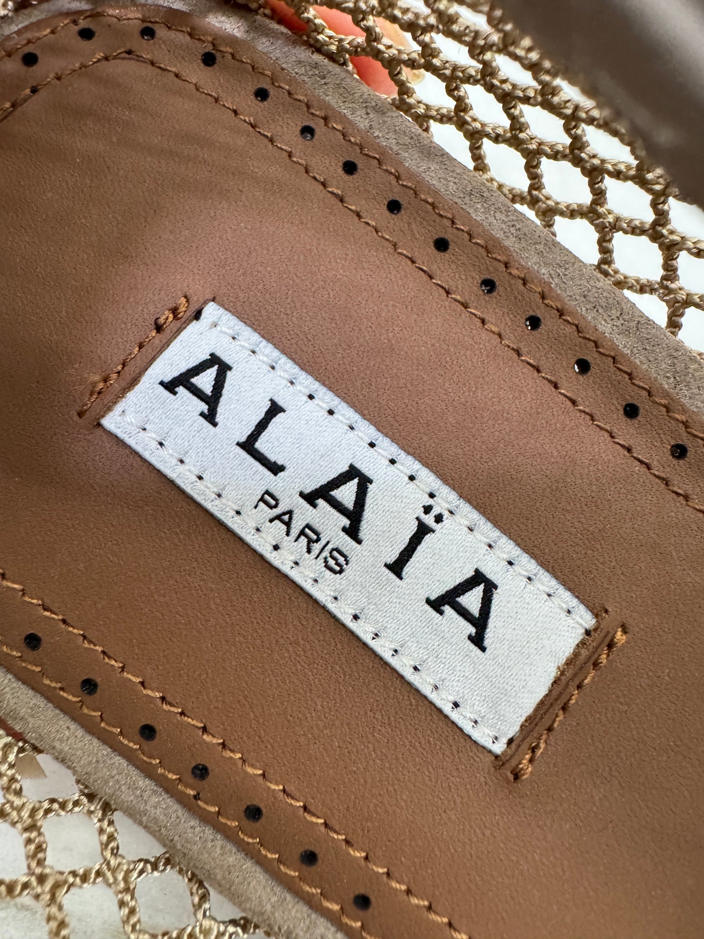 ALAIA 漁網鞋 粉杏色麂皮