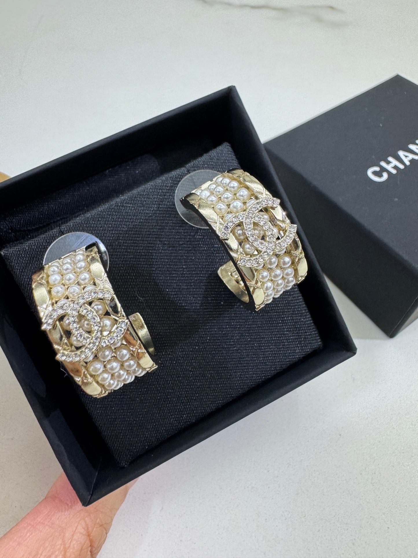 CHANEL 25A 珍珠圈形耳環