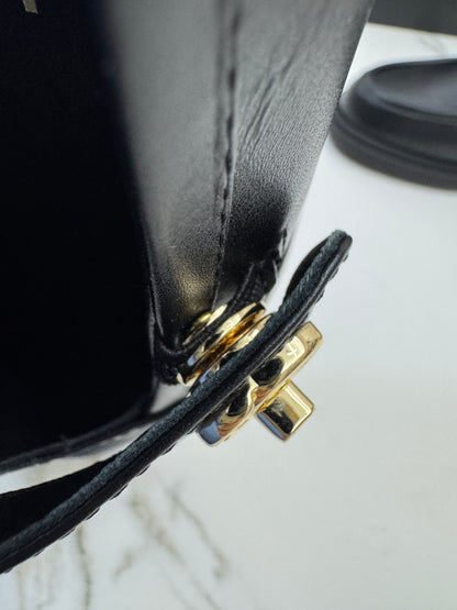 CHANEL 25K T字厚底樂福鞋