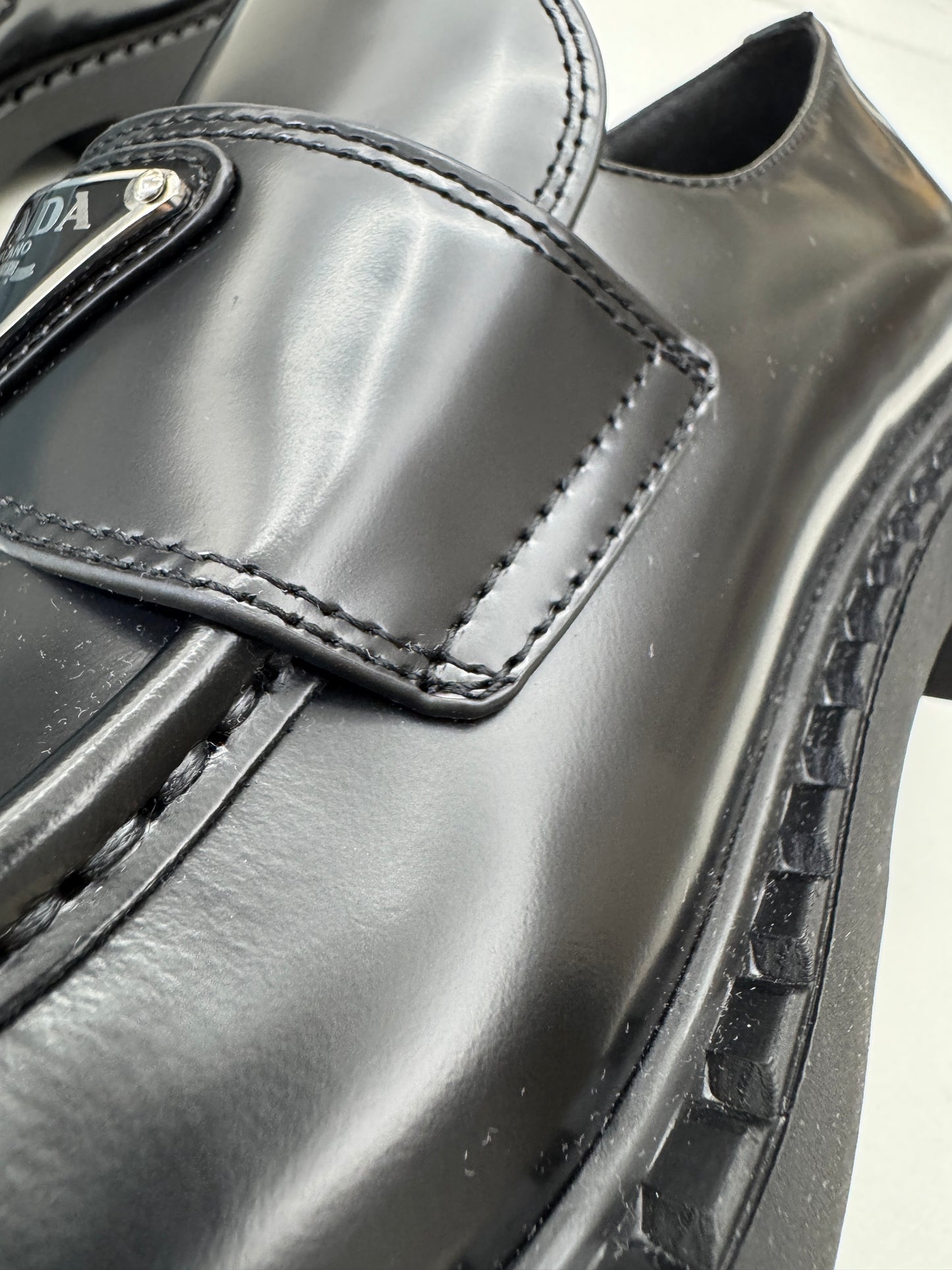 PRADA 光面皮革Loafers