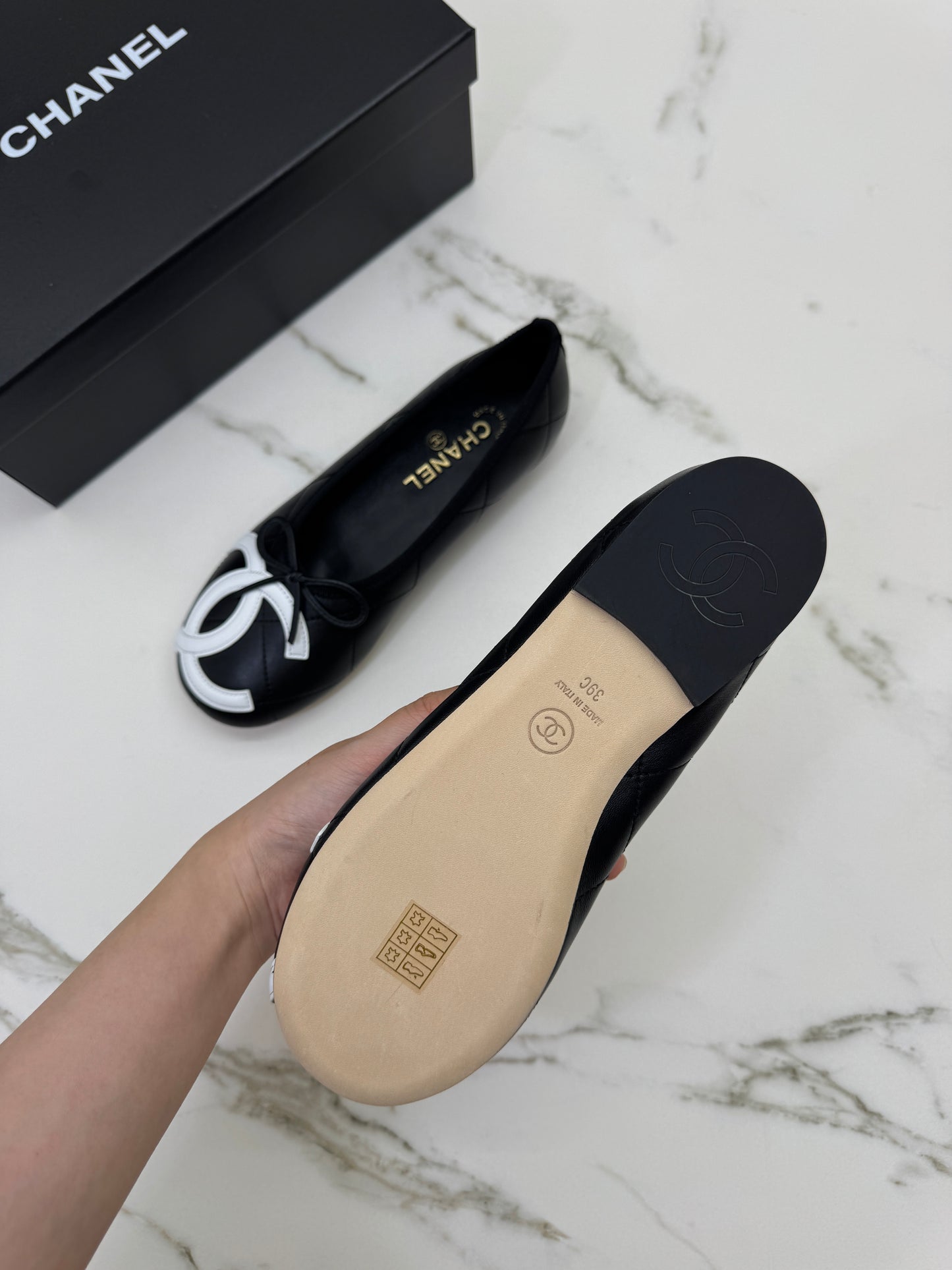 CHANEL Cambon Ballet Flats 芭蕾舞鞋 黑拼白