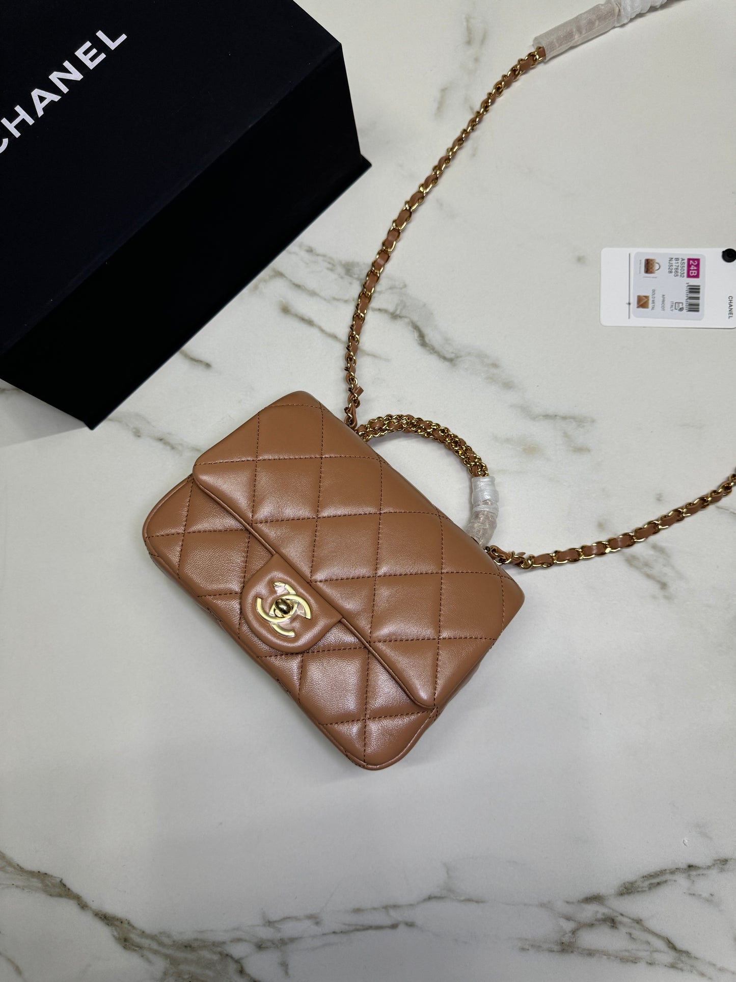 CHANEL 24B 手柄 Flap Bag 小號 奶茶色 亮面小羊皮