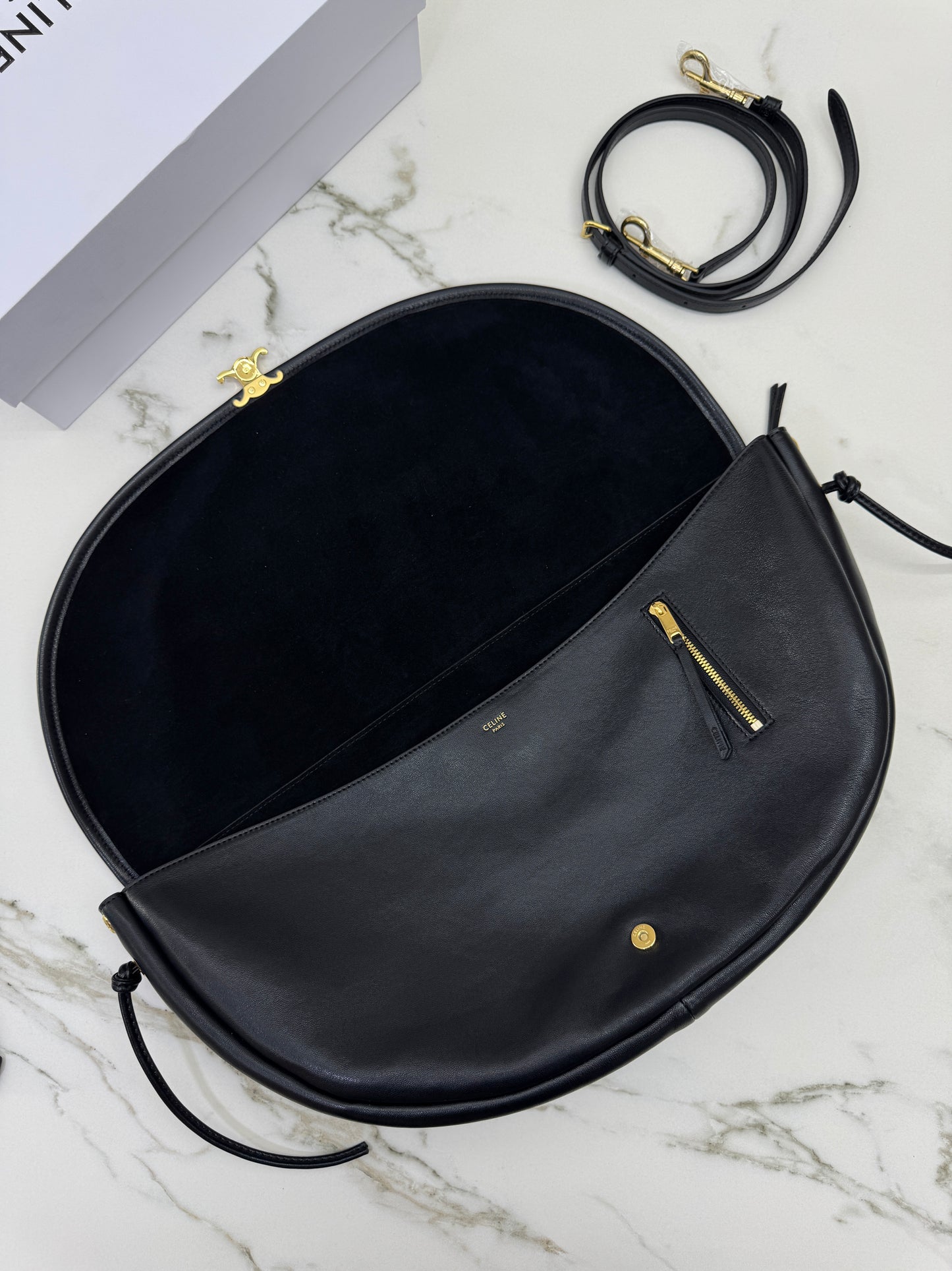 CELINE Soft Triomphe Half Moon 黑色