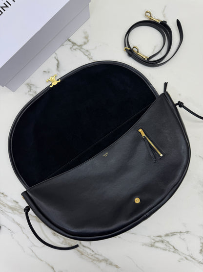 CELINE Soft Triomphe Half Moon 黑色