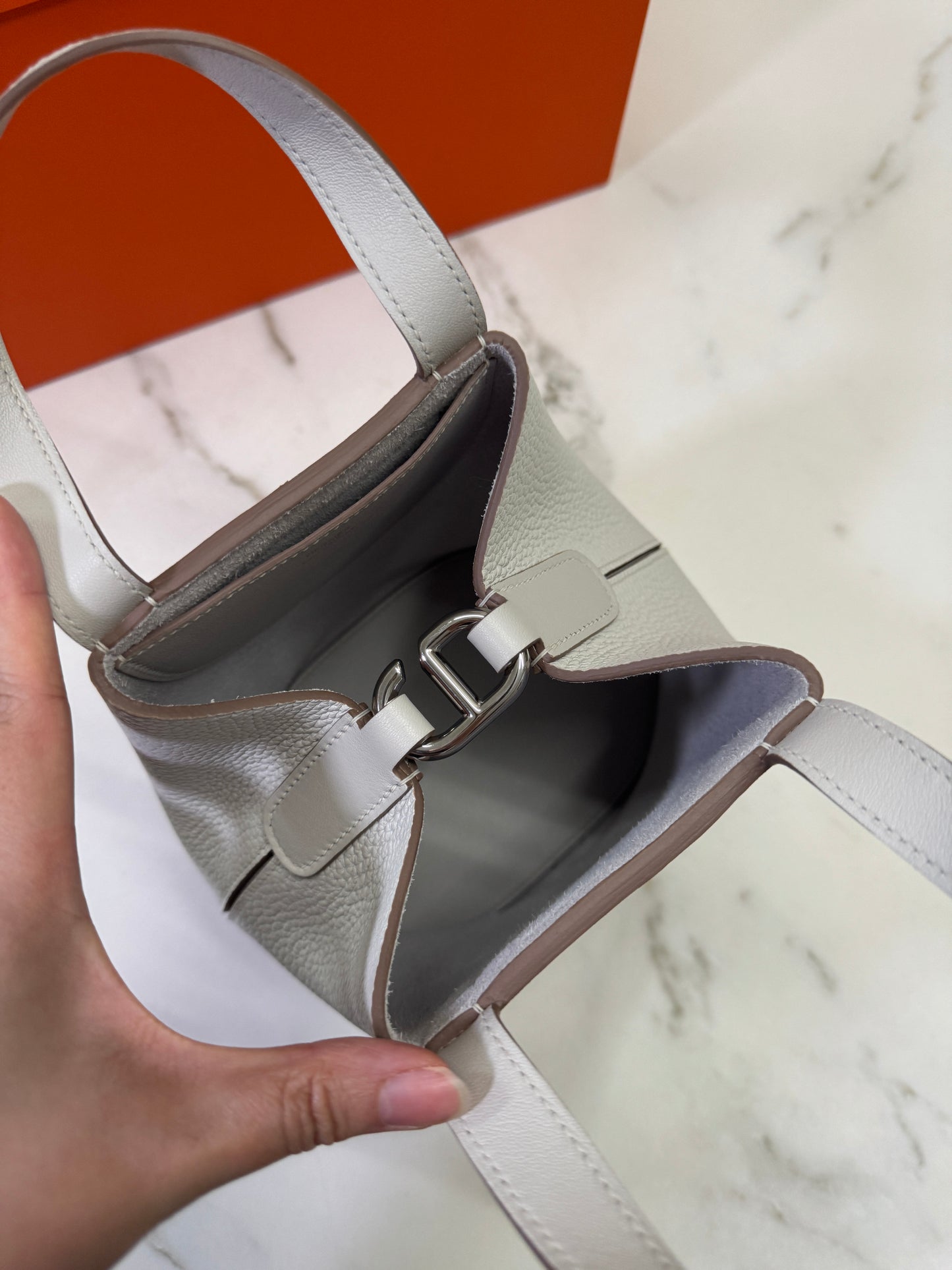 HERMES In The Loop 豬鼻菜籃子 M4奶灰色銀扣 Gris Pale PHW