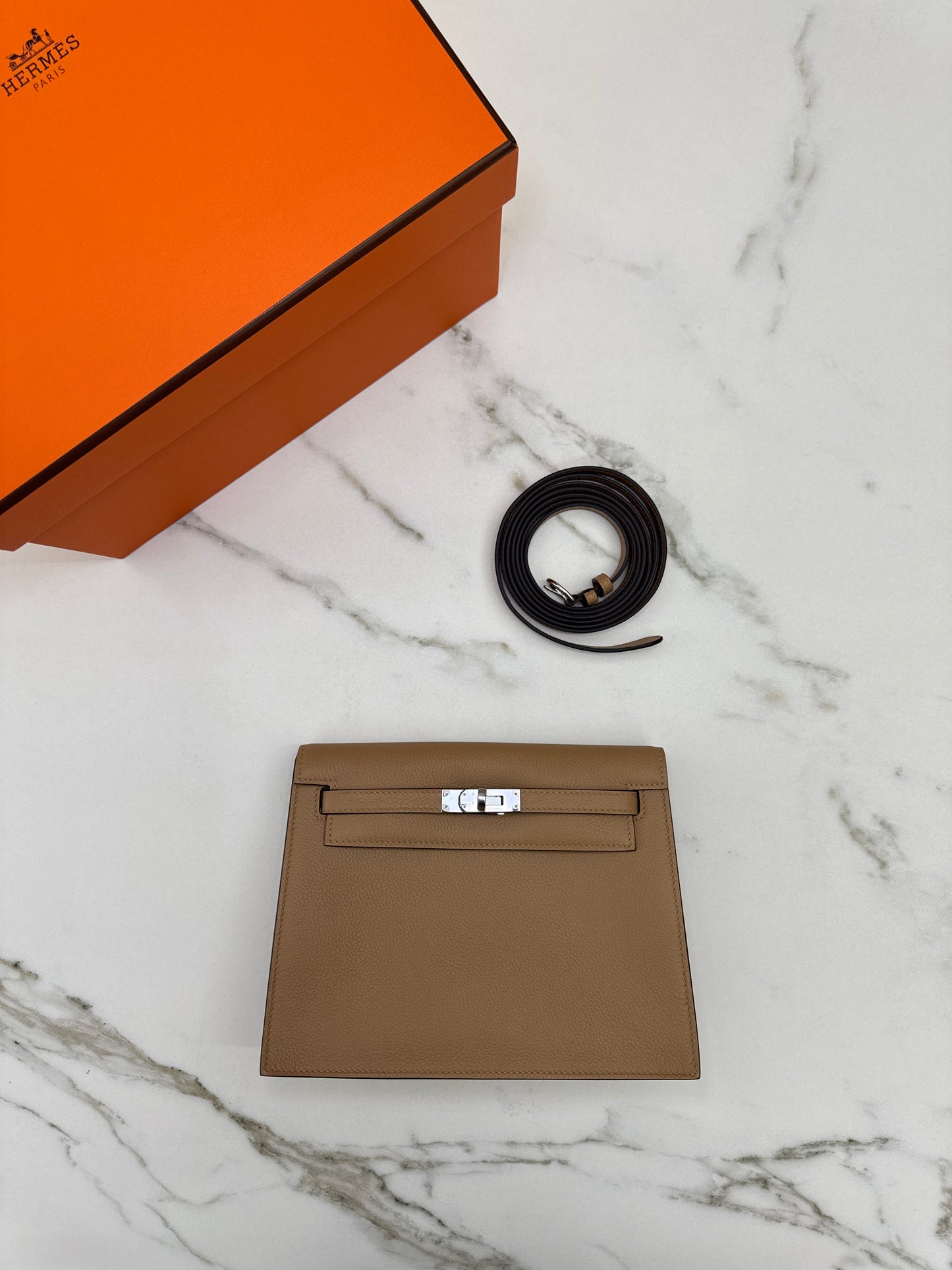 HERMES Kelly Danse 奶茶色銀扣 Chai Evercolor PHW
