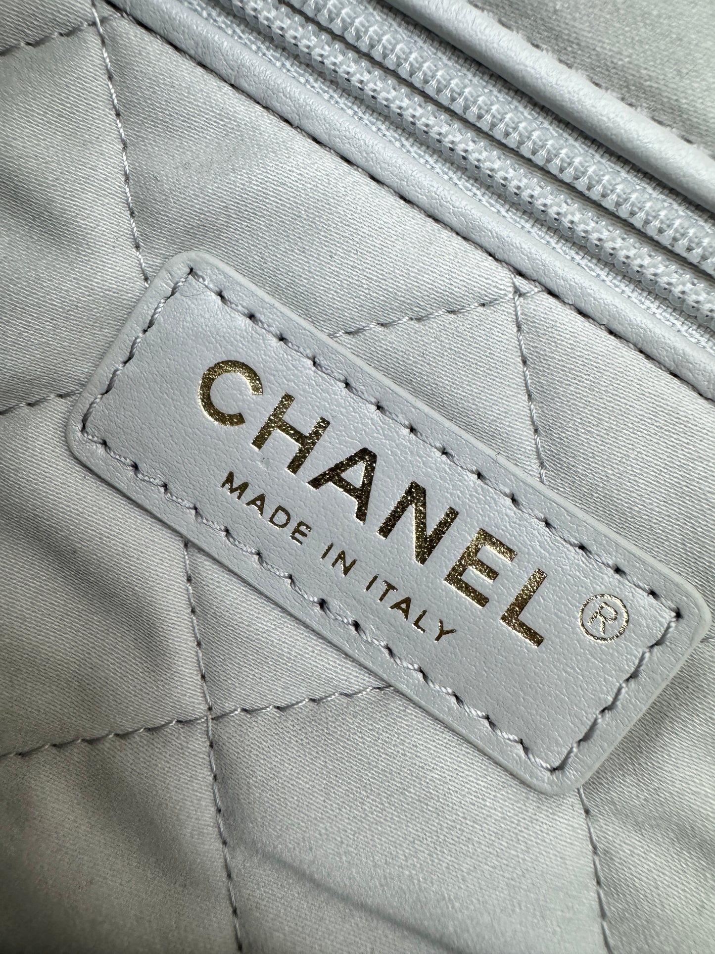 CHANEL 22Bag Small 25S淺灰色
