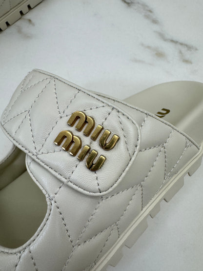 MIU MIU 魔術貼涼鞋 米白色羊皮