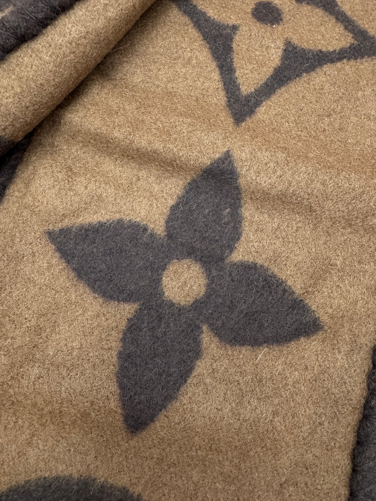 LV Sweet Dreams Scarf M77379 Marron