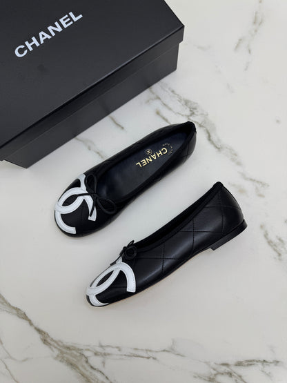 CHANEL Cambon Ballet Flats 芭蕾舞鞋 黑拼白