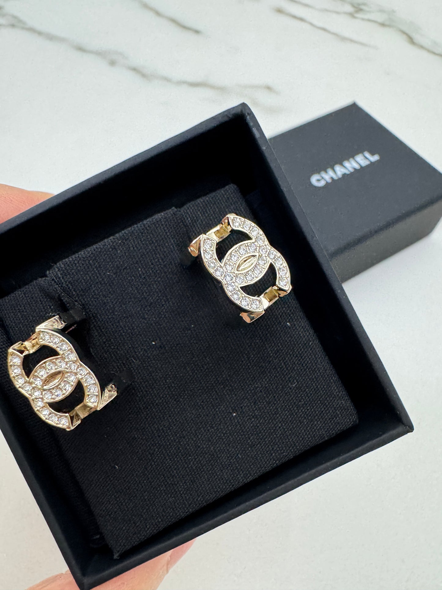 CHANEL 23B 立體圈形耳環
