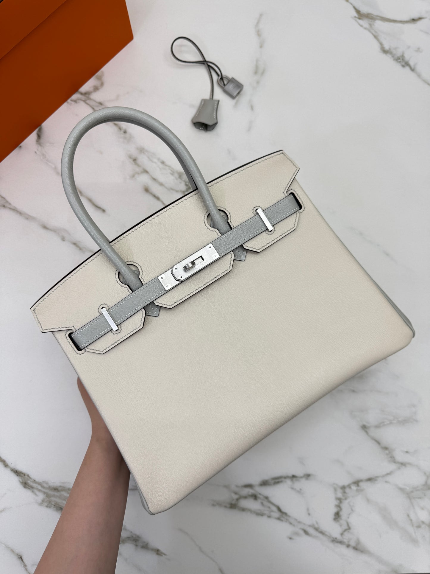 HERMES Birkin 30 SO 珍珠灰拼奶昔白山羊皮 拉絲銀扣 Chevre Mysore Gris Pearl x Craie
