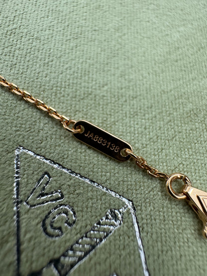 VCA Sweet Alhambra Bracelet 紅玉髓