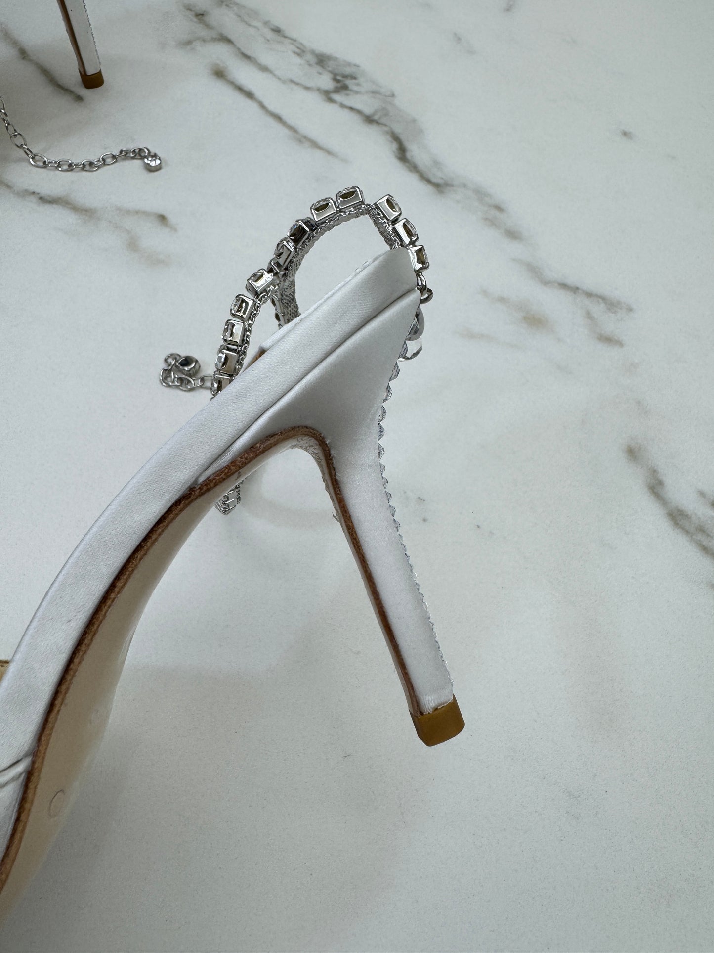 JIMMY CHOO Saeda 85 緞面白