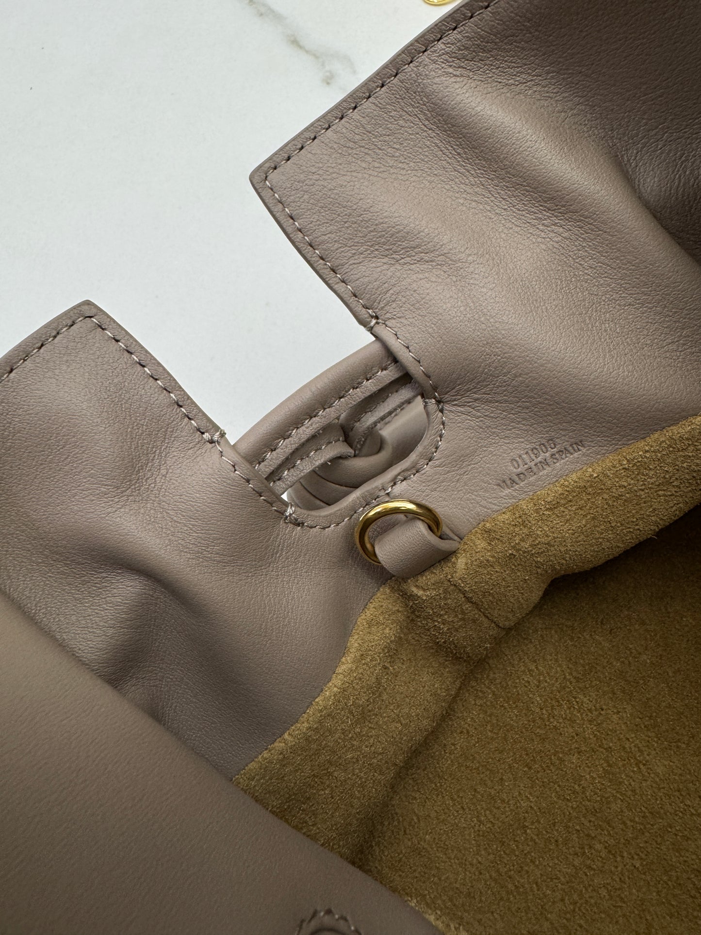 LOEWE Mini Flamenco Purse 沙色 Sand【另加胸針和甜甜圈鏈條】