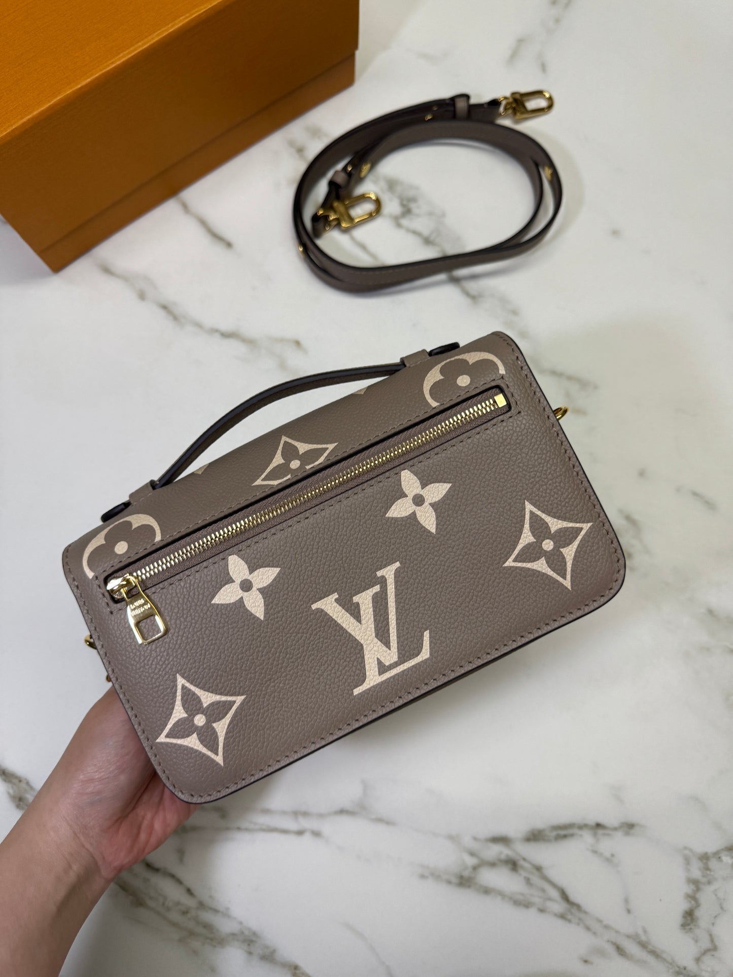 LV Pochette Metis 大象灰