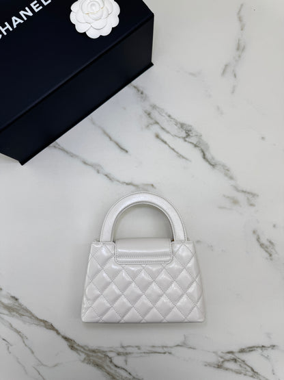 CHANEL Kelly 白色皺紋光面牛皮