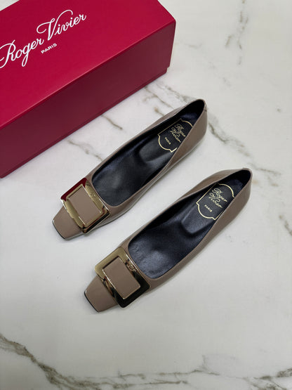 RV 喇叭跟 2.5cm 漆皮