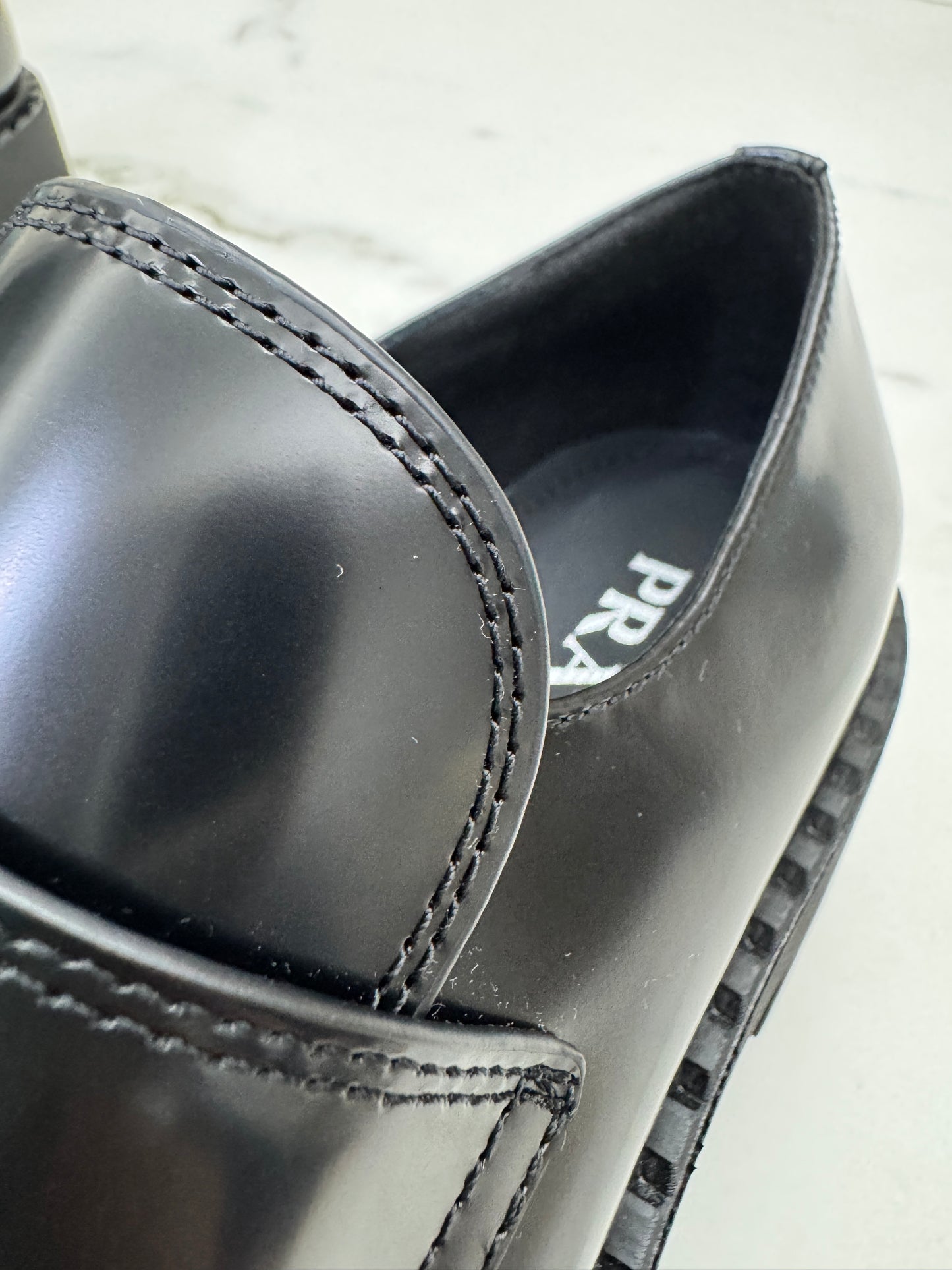 PRADA 光面皮革Loafers