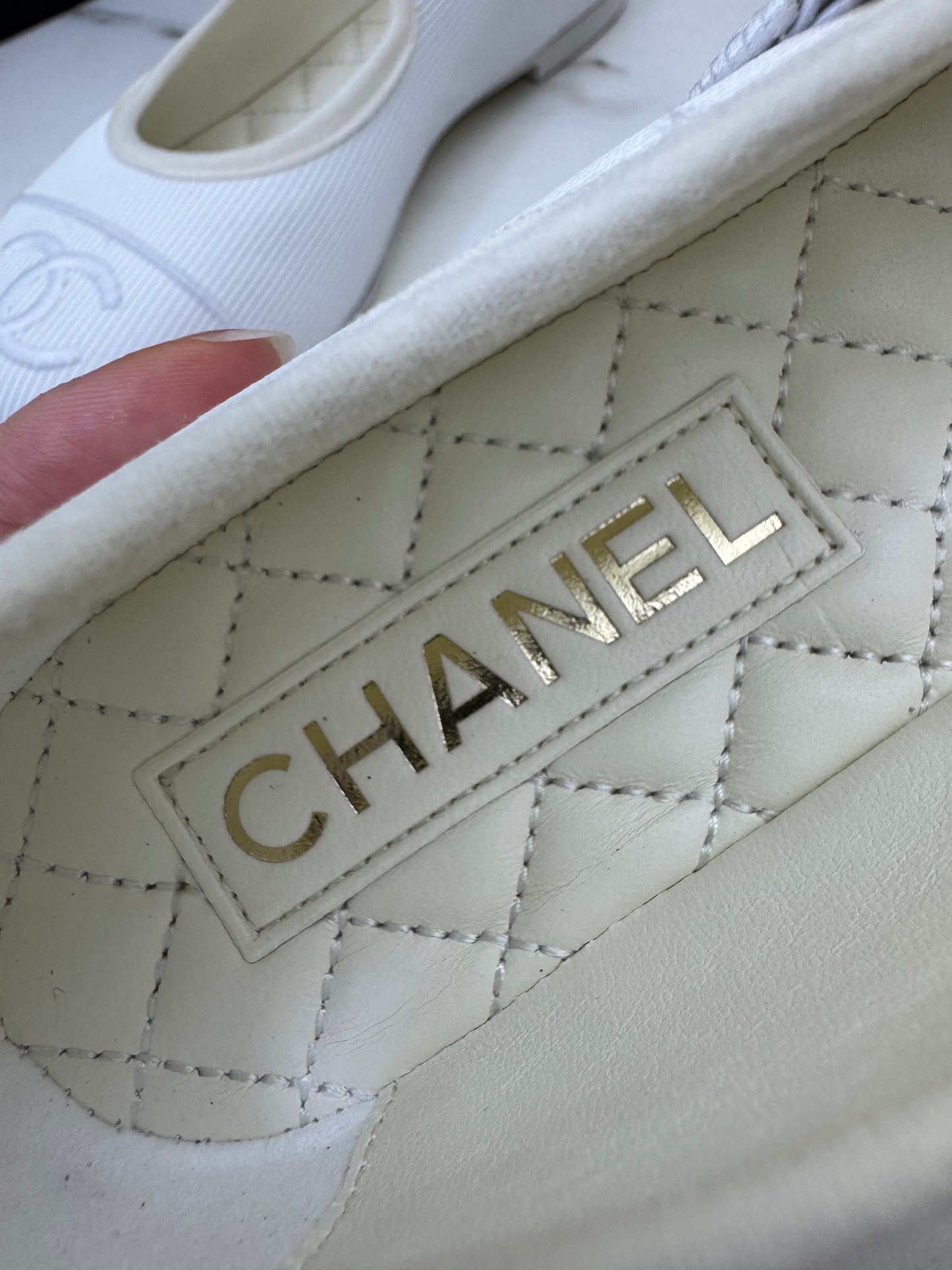 CHANEL 24S Mary Jane 芭蕾舞鞋 白色娟布