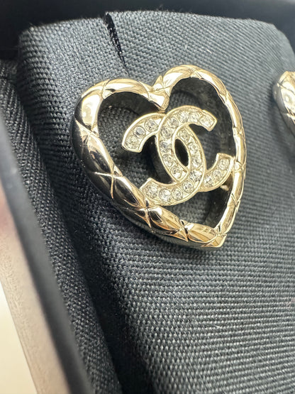 CHANEL 25A 愛心鏤空耳環