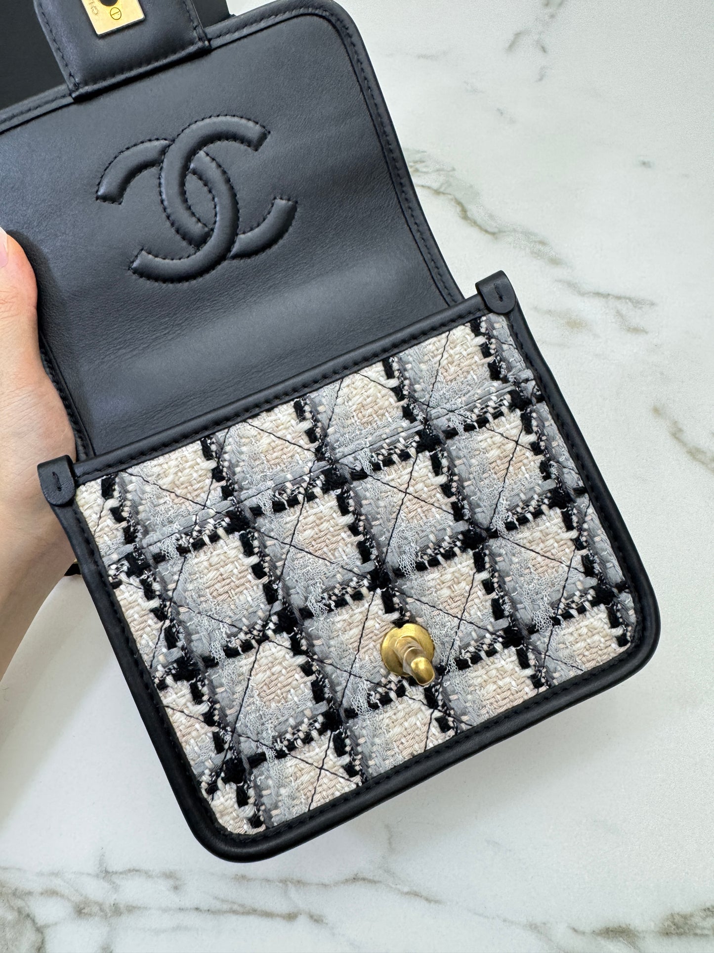 CHANEL 22K 郵差豆腐包 漸變Tweed