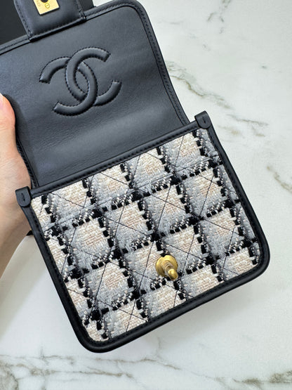 CHANEL 22K 郵差豆腐包 漸變Tweed