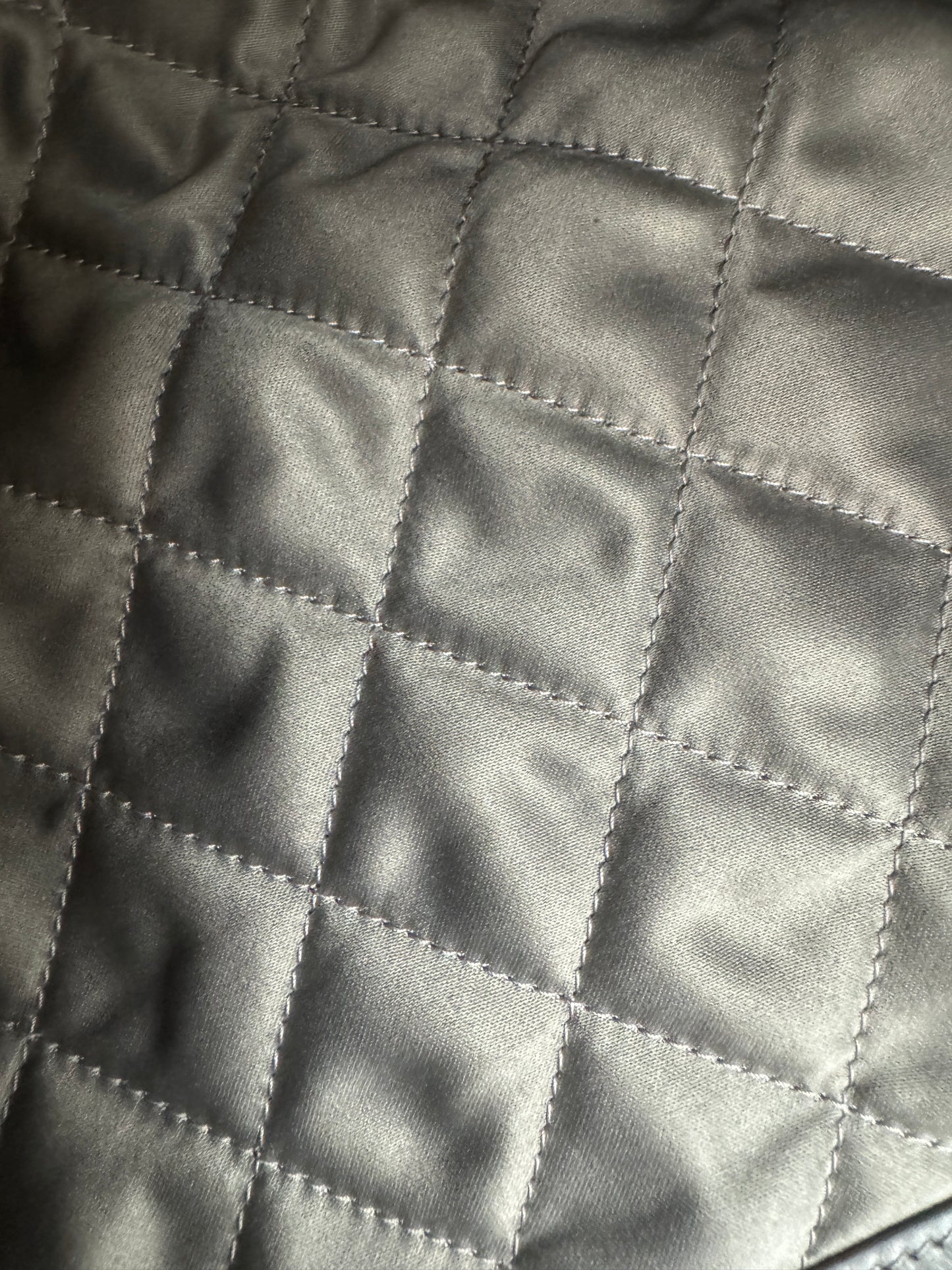 CHANEL 22 Bag Medium 23C淺灰色銀扣