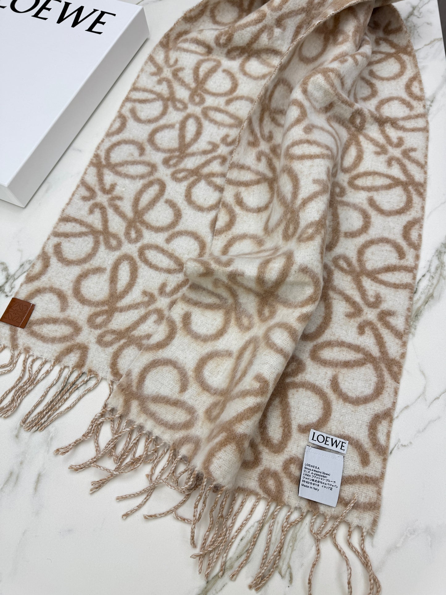 LOEWE 羊駝毛雙面Scarf 奶茶色