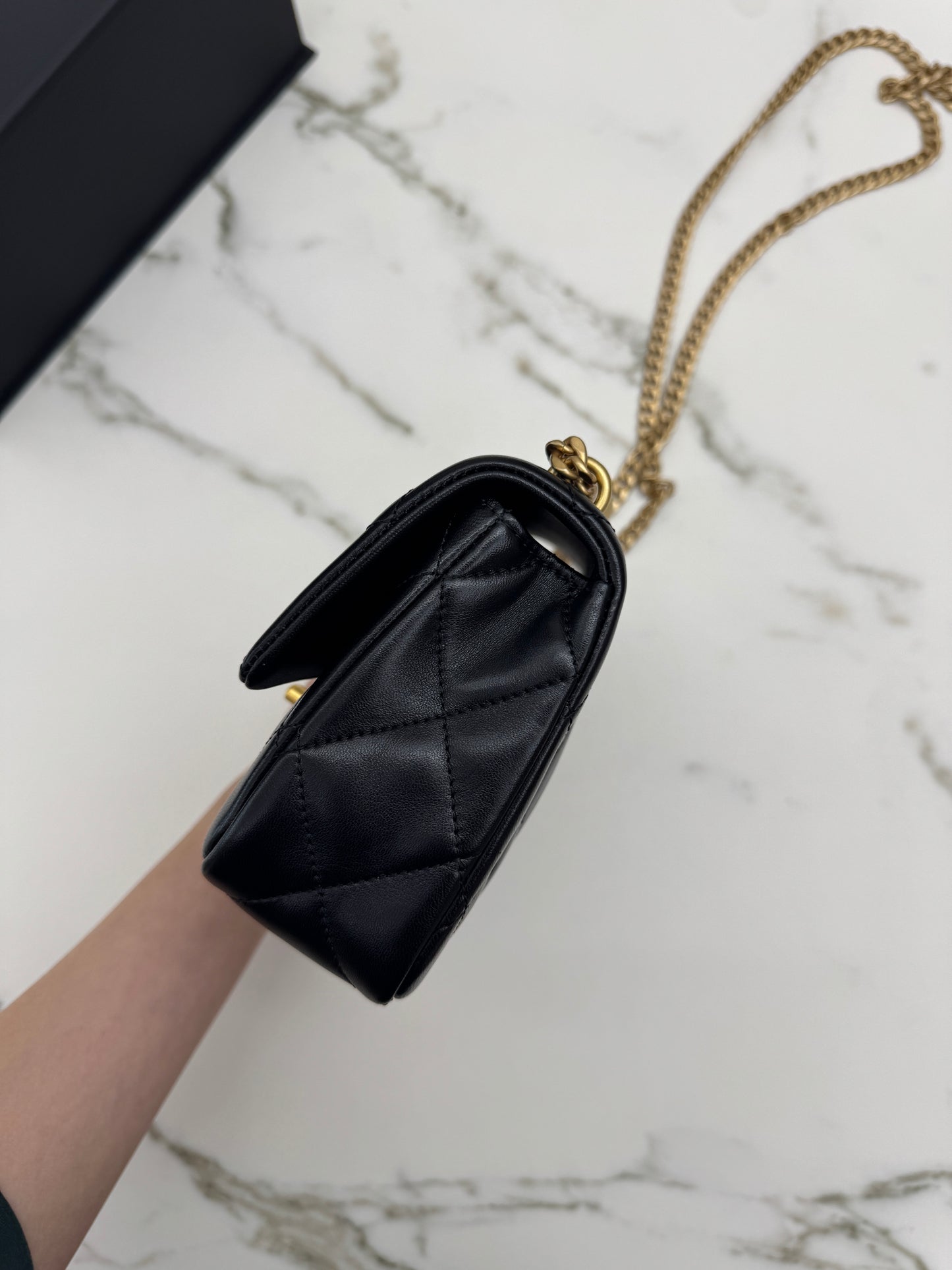 CHANEL 25P 愛心金球羊皮 黑色