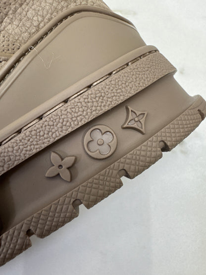 LV Trainer 大象灰 1AH618